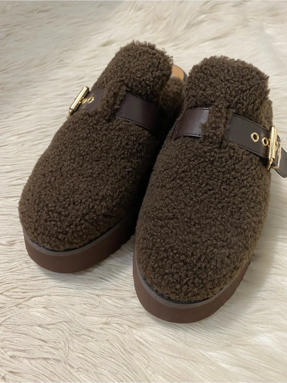 Dolce Vita Cozy Buckle Platform Clogs Dark Chocolate Brown Shearling Sherpa Mule